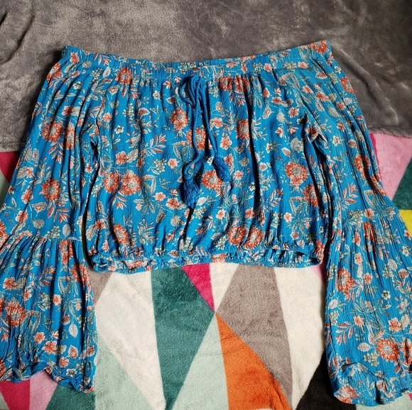 Off the shoulder crop top - Picture 2 of 4